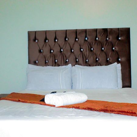 منزيني The Rest Camp Lodge And B&B المظهر الخارجي الصورة